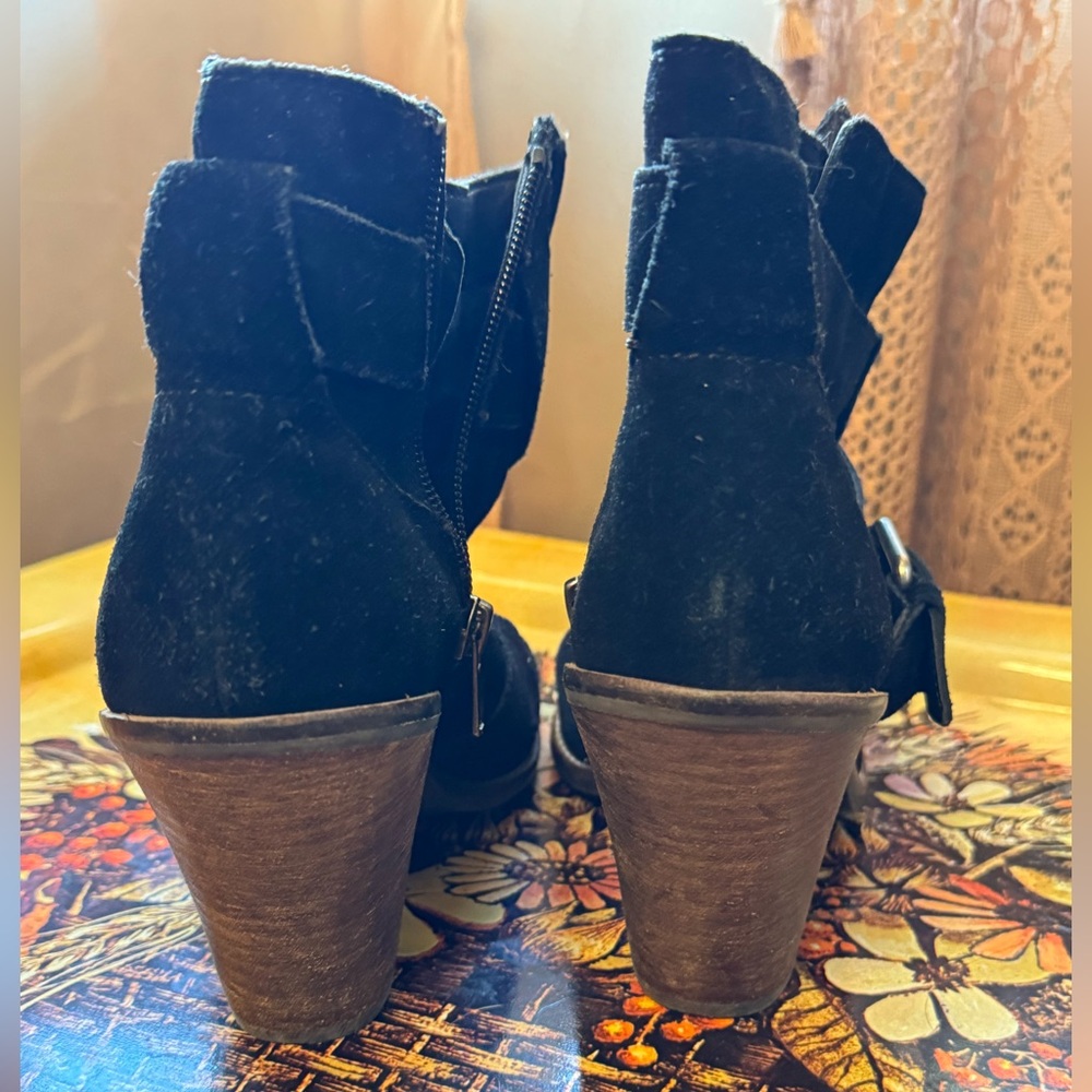 Dolce Vida Black Ankle Boots - Picture 4 of 7